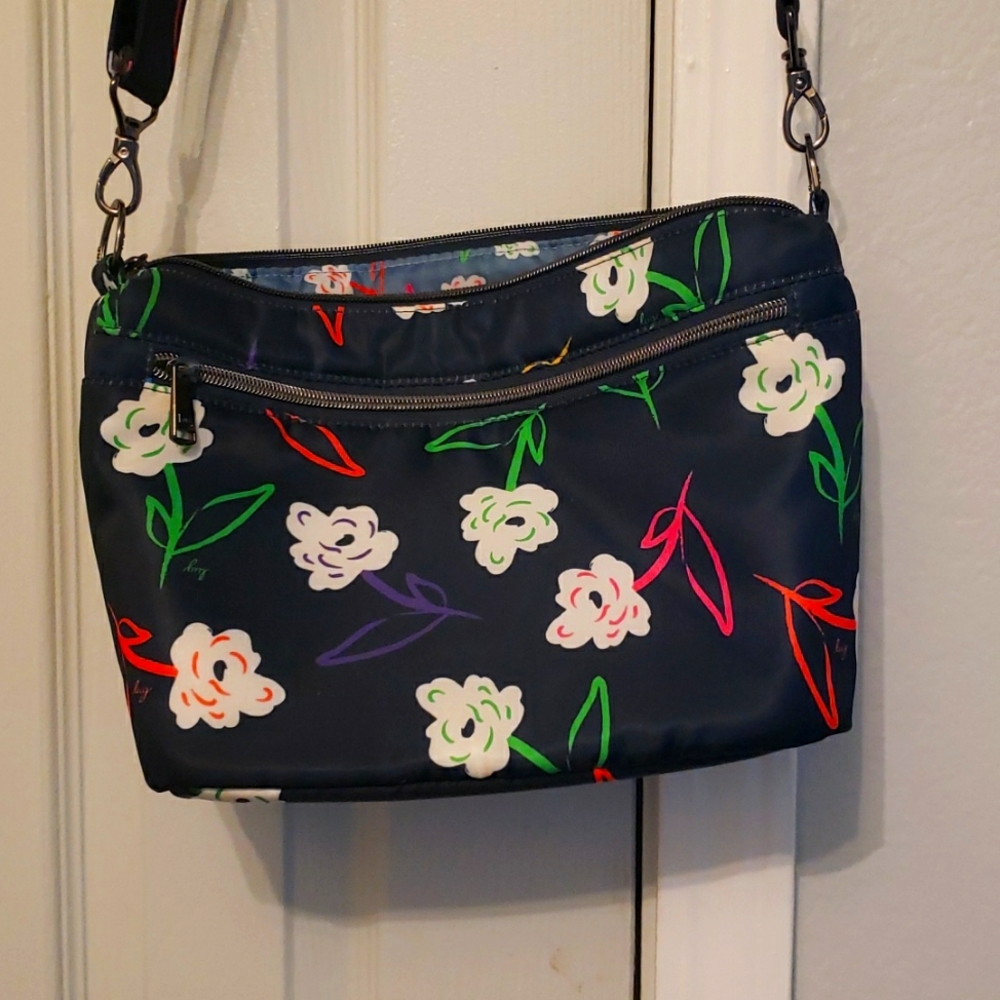 Lug crossbody Flare design